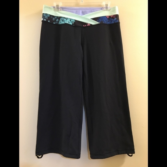 11. LULULEMON Dharana Black Petal POP Crop - Picture 12 of 15